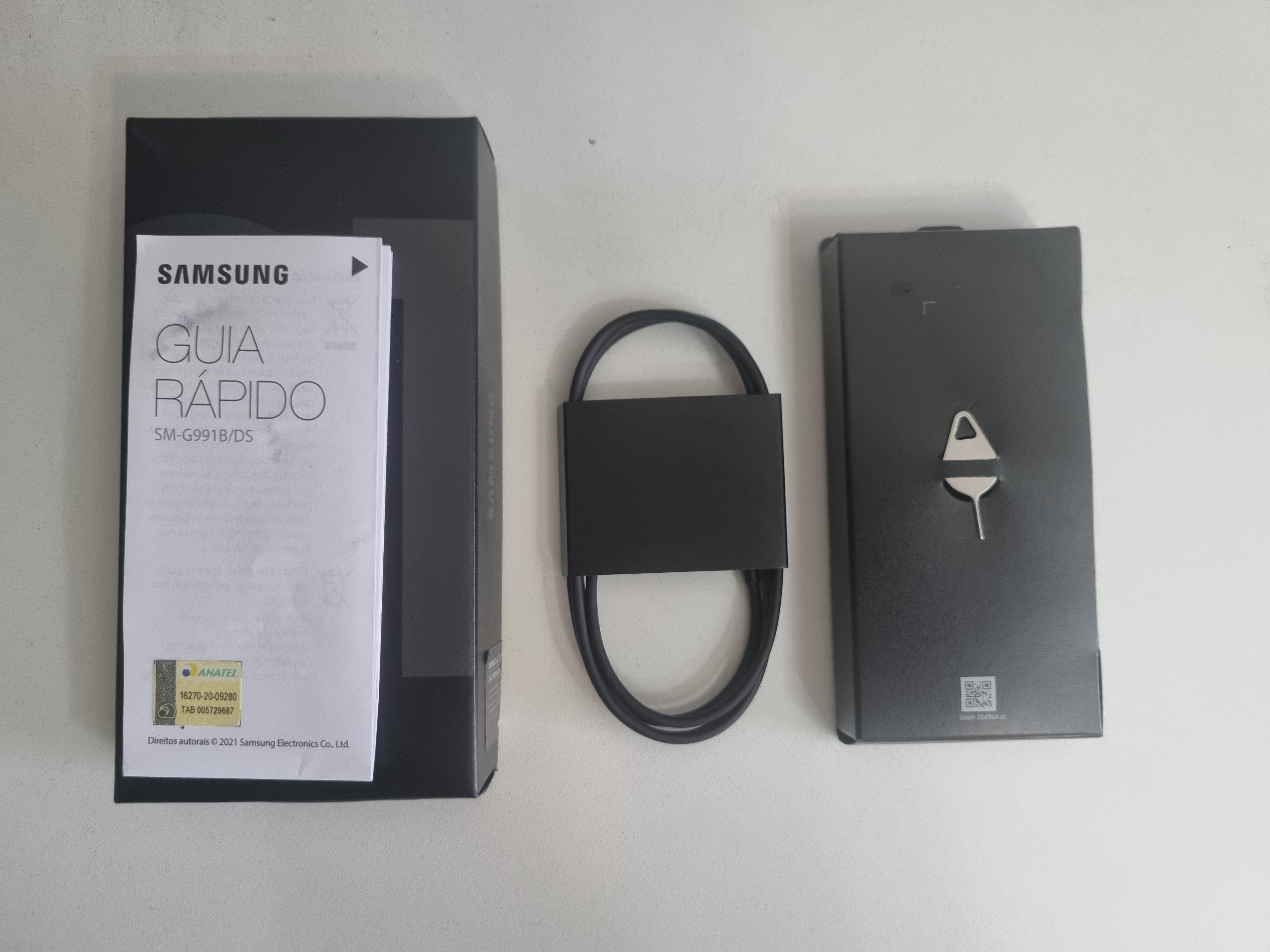 Quick User Guide, USB Cable and the SIM Removal Tool. Where is my Power Brick, Samsung?
