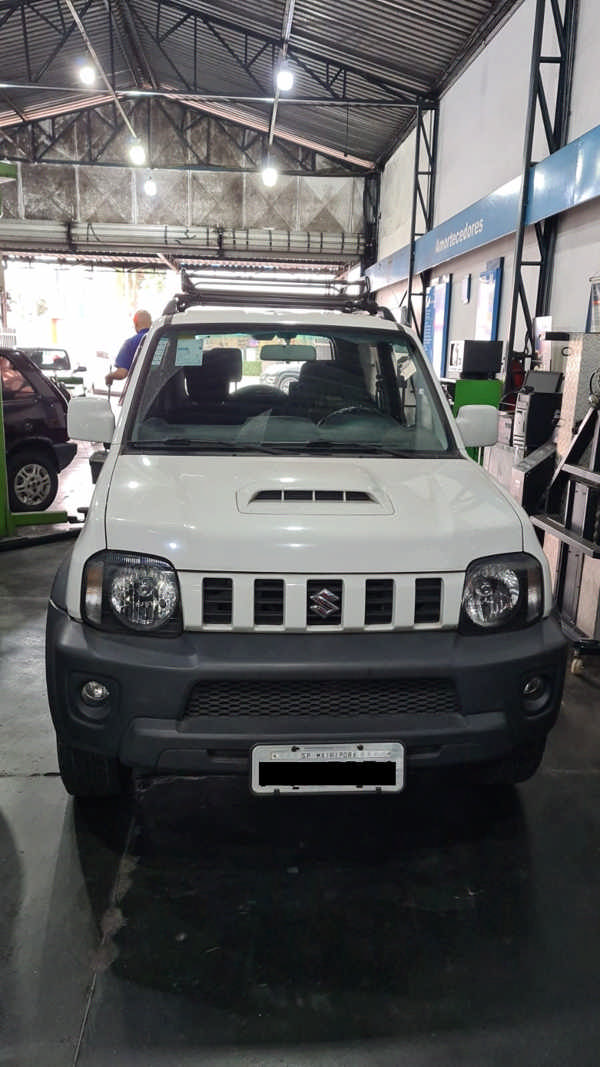 Suzuki Jimny - Carro de Trilha - Frente do Carro