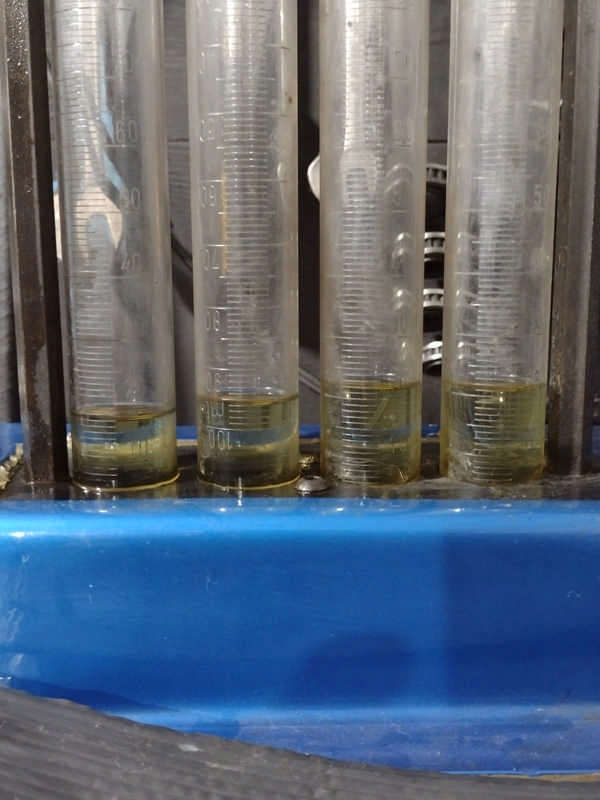 Teste Volumétrico dos Bicos Injetores. Repare como os bicos 1 e 2 estão desnivelados.