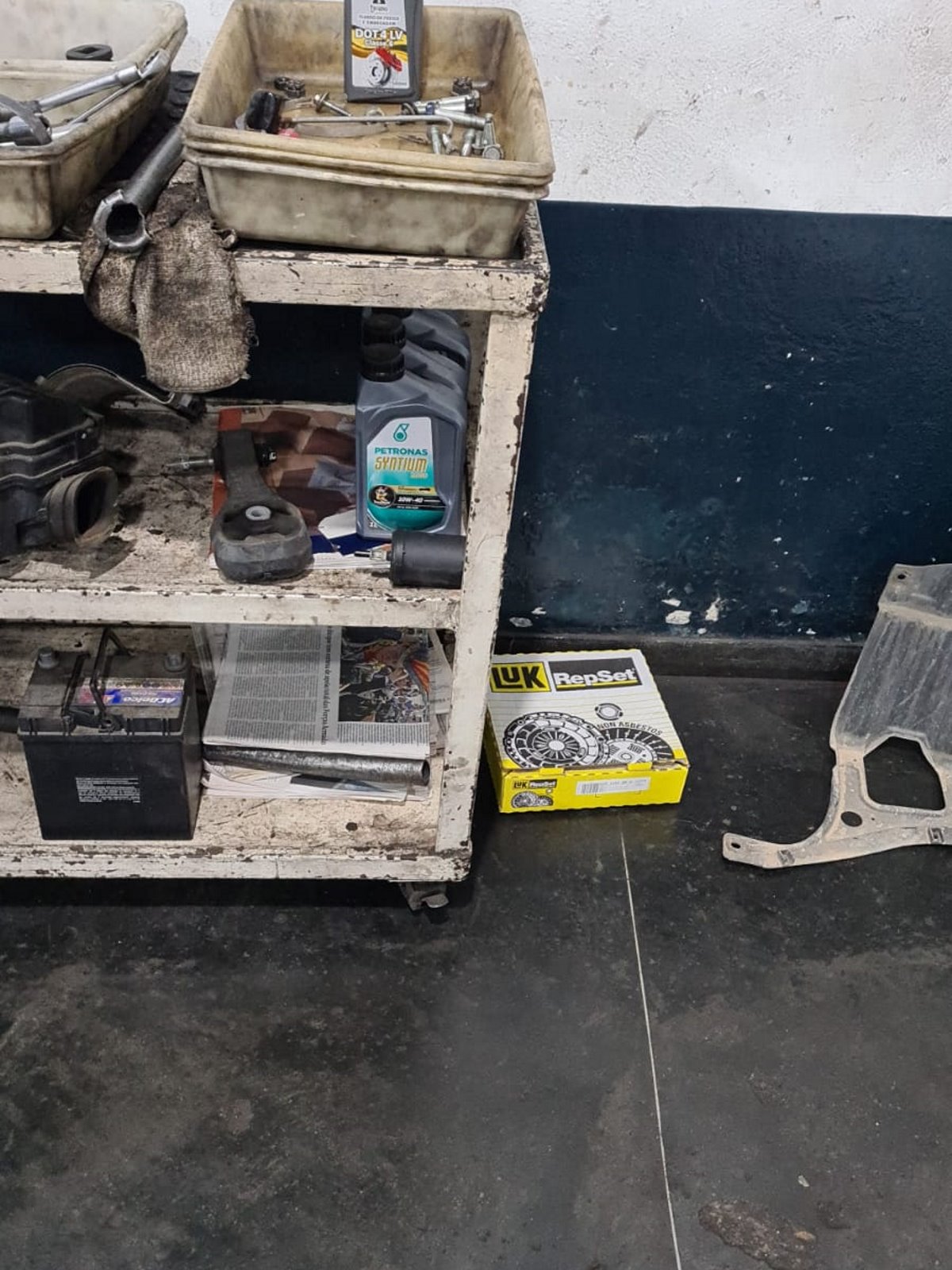 Kit de embreagem pronto para ser instalado.