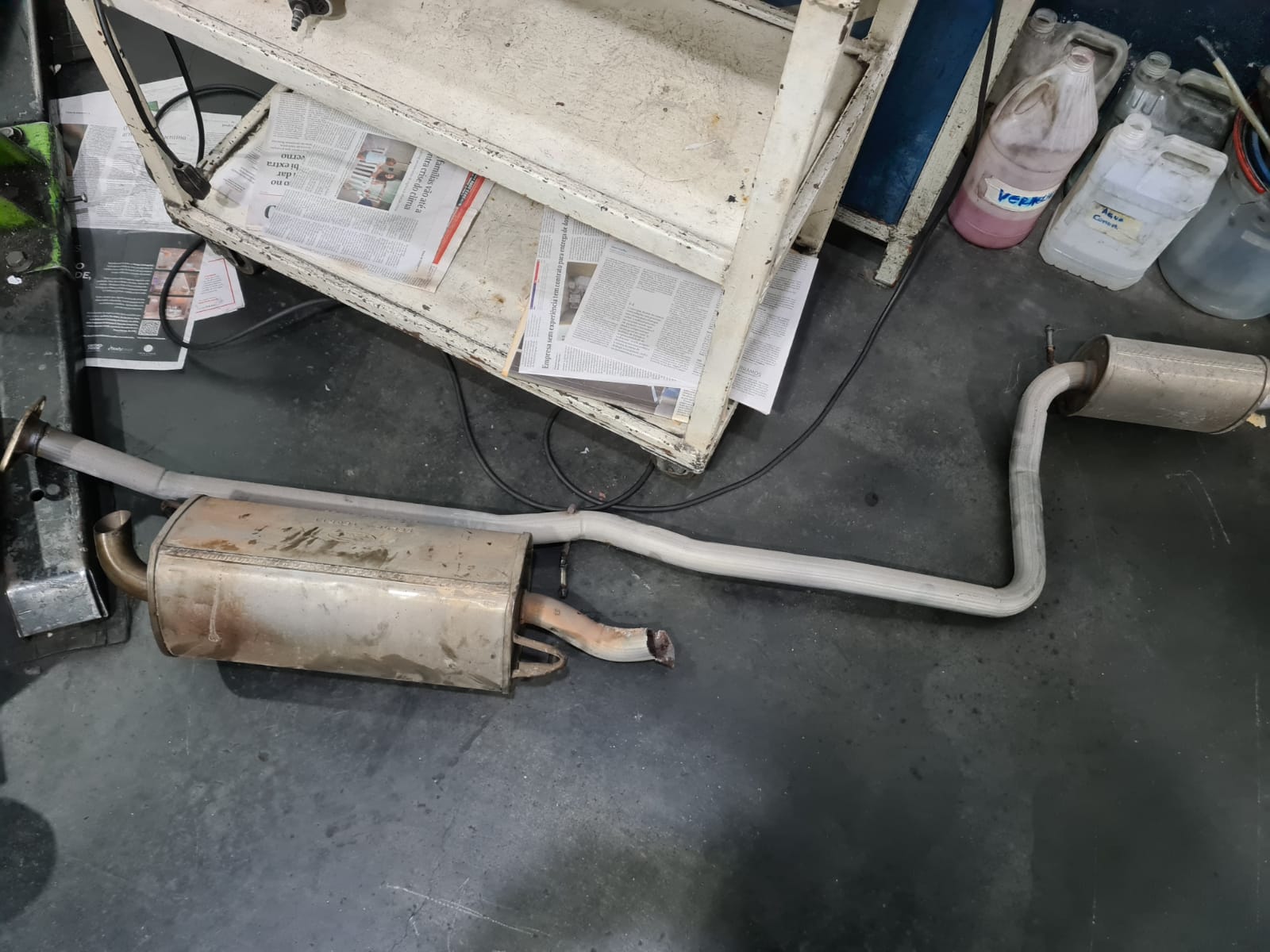 Escapamento velho com problema