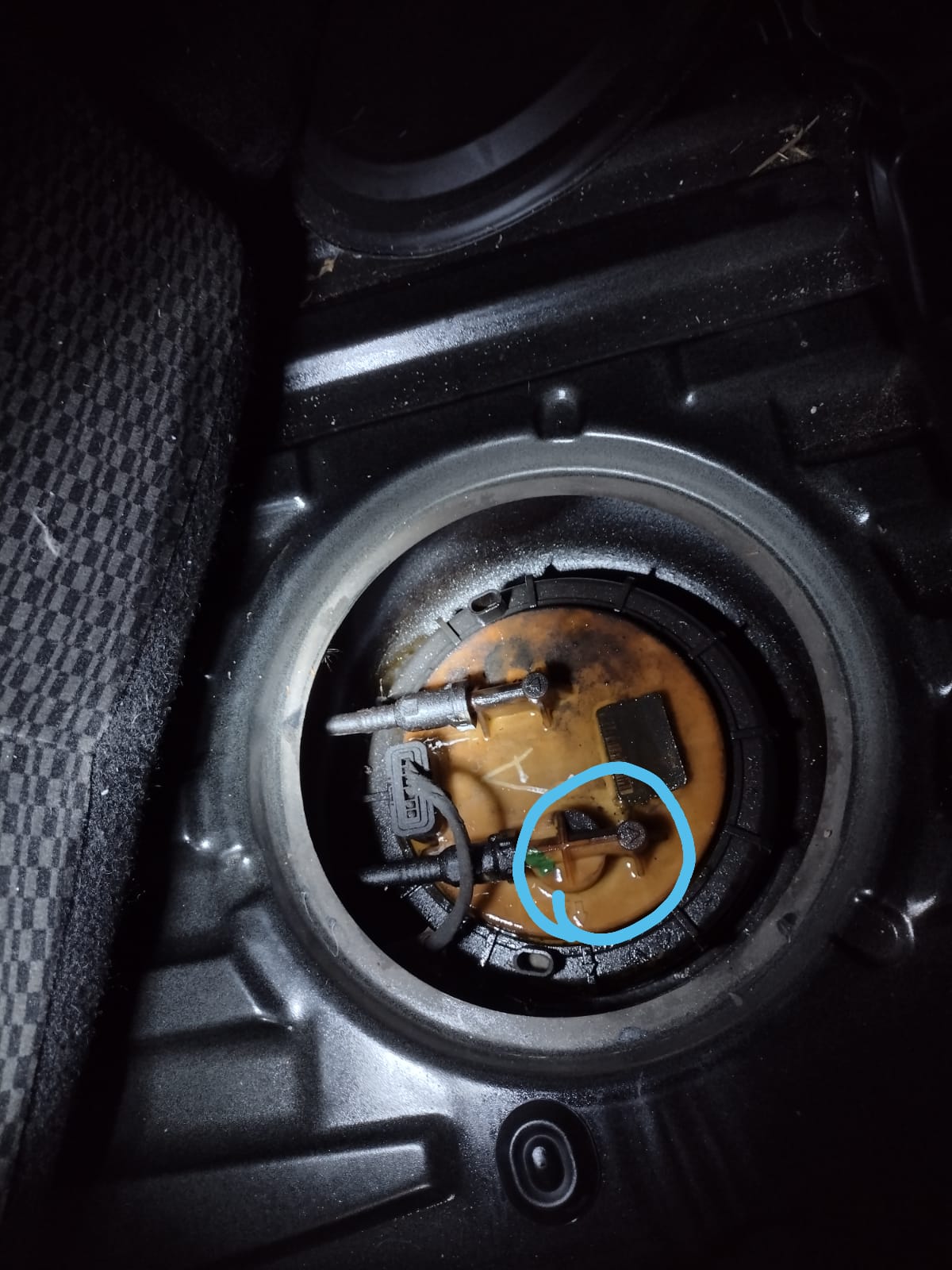 Vazamento tamb&eacute;m na bomba de combust&iacute;vel