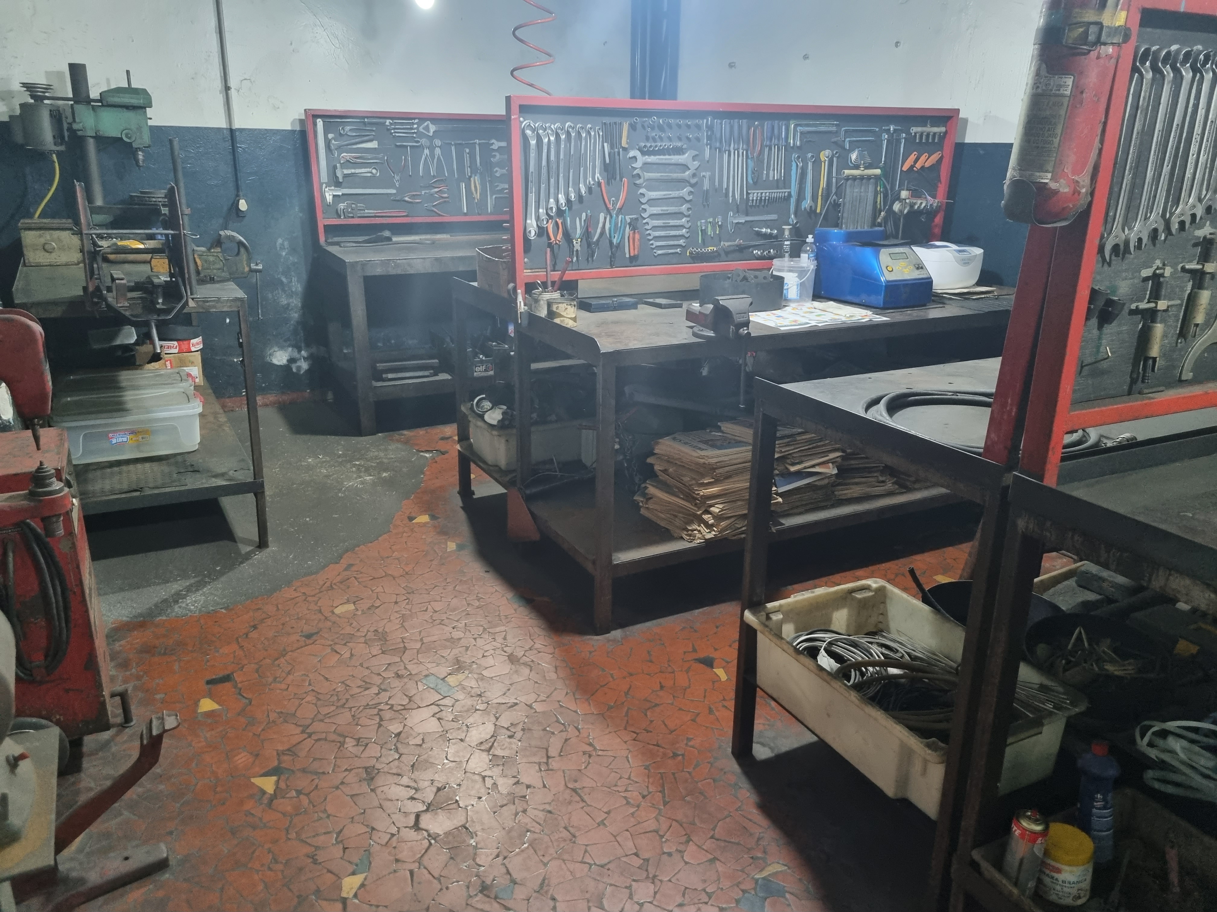 Bancadas com outras Ferramentas para Consertarmos o seu Carro